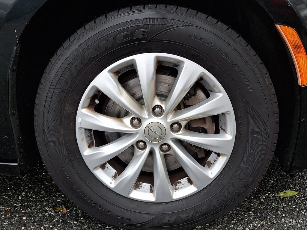 Used 2017 Chrysler Pacifica Touring-L FWD image 5