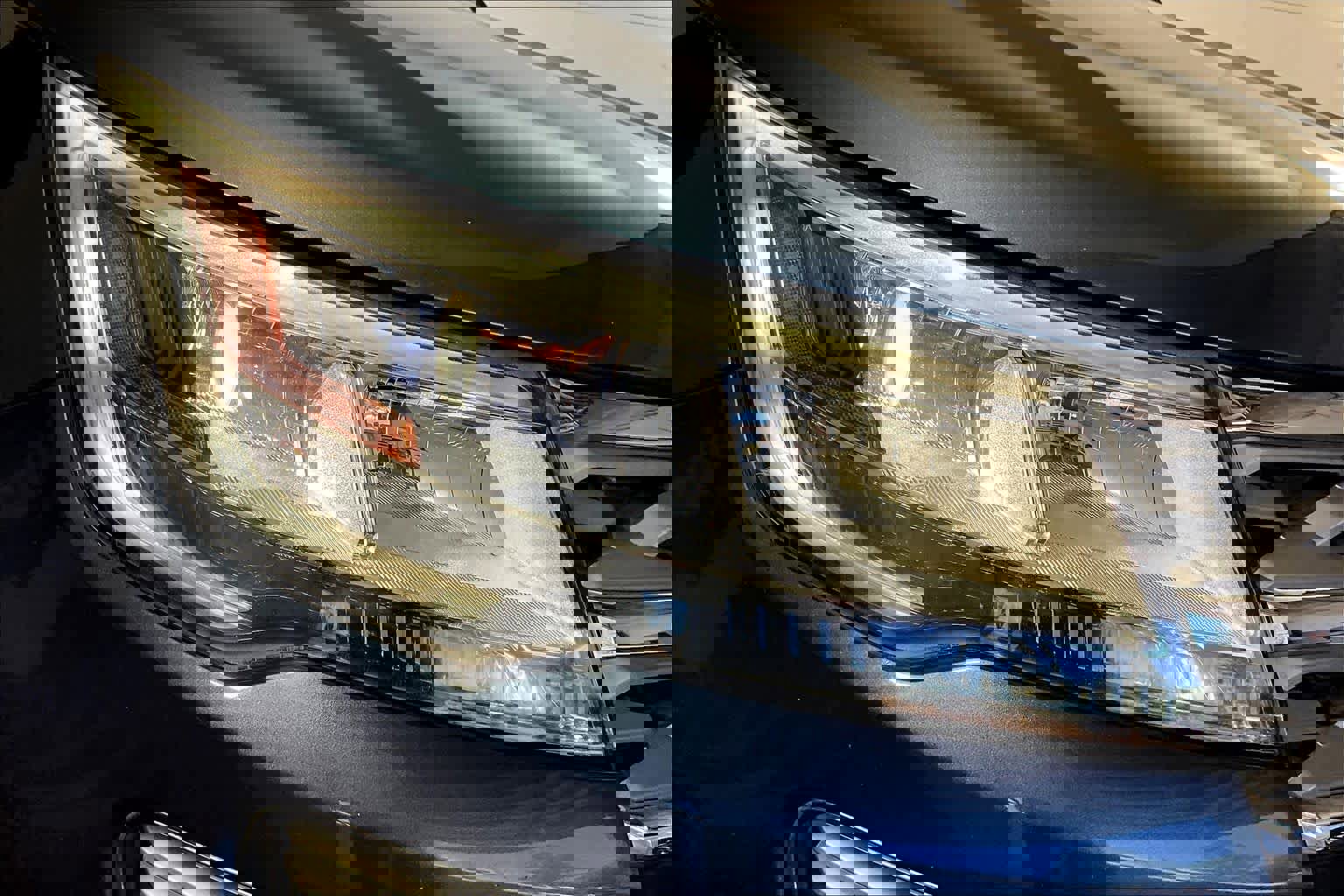 Used 2018 Ford Explorer XLT image 27