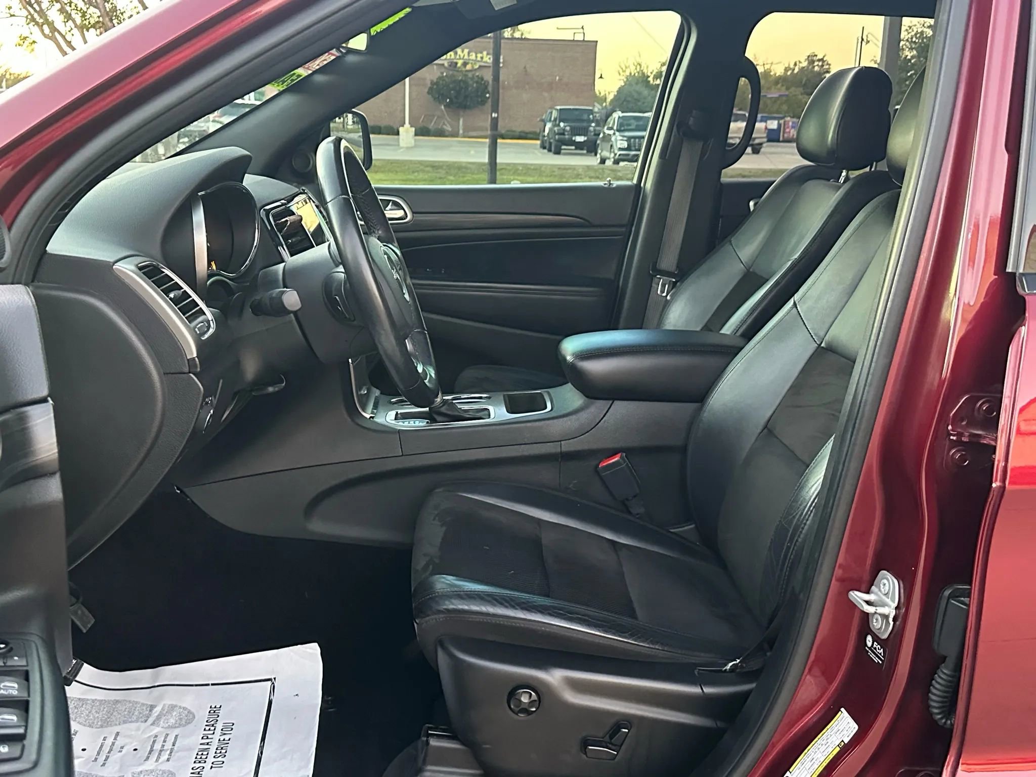 Used 2021 Jeep Grand Cherokee Laredo X image 10