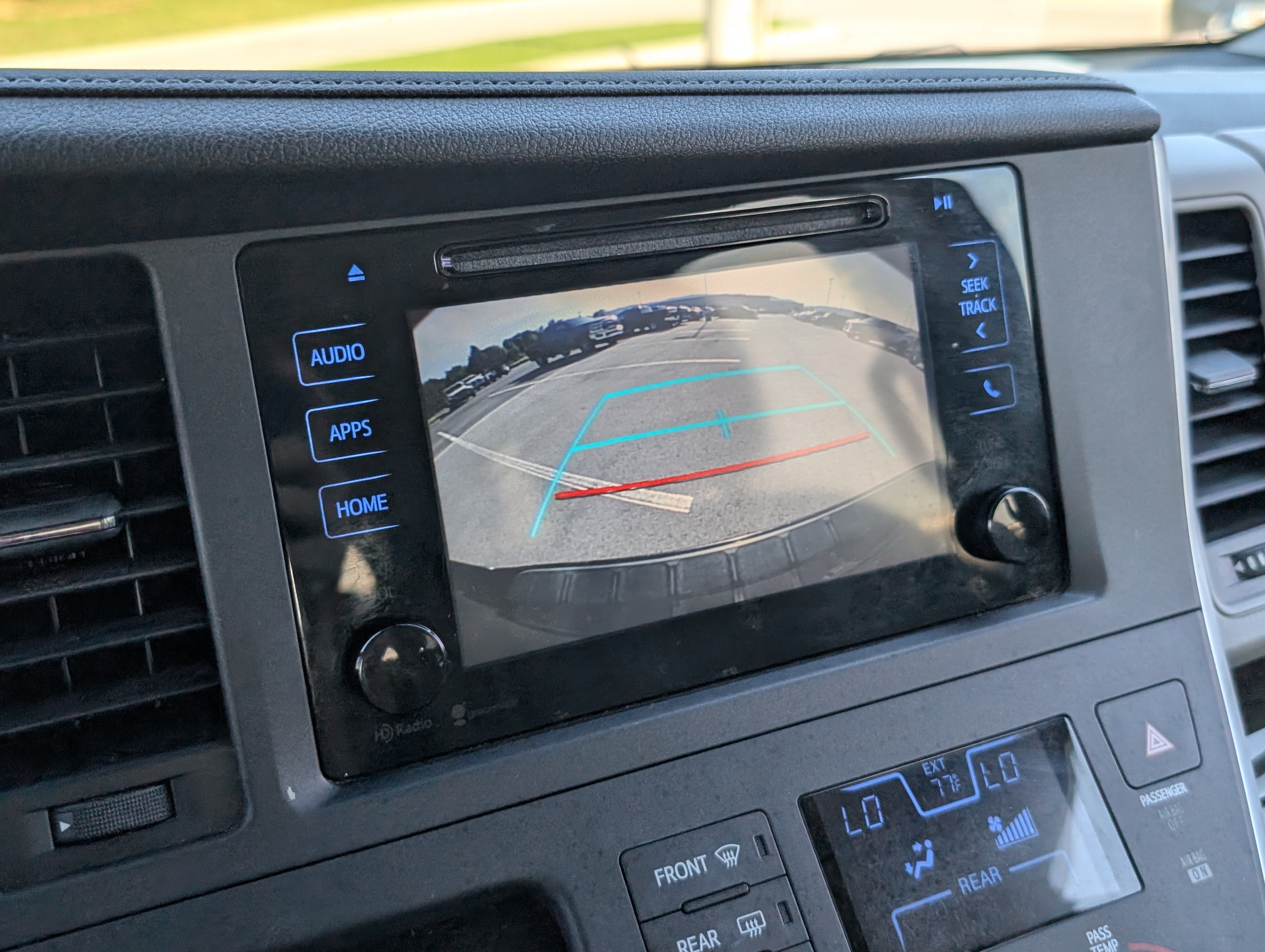 Used 2015 Toyota Sienna XLE FWD image 17