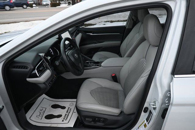 Used 2022 Toyota Camry SE w/ Cold Weather Package image 26