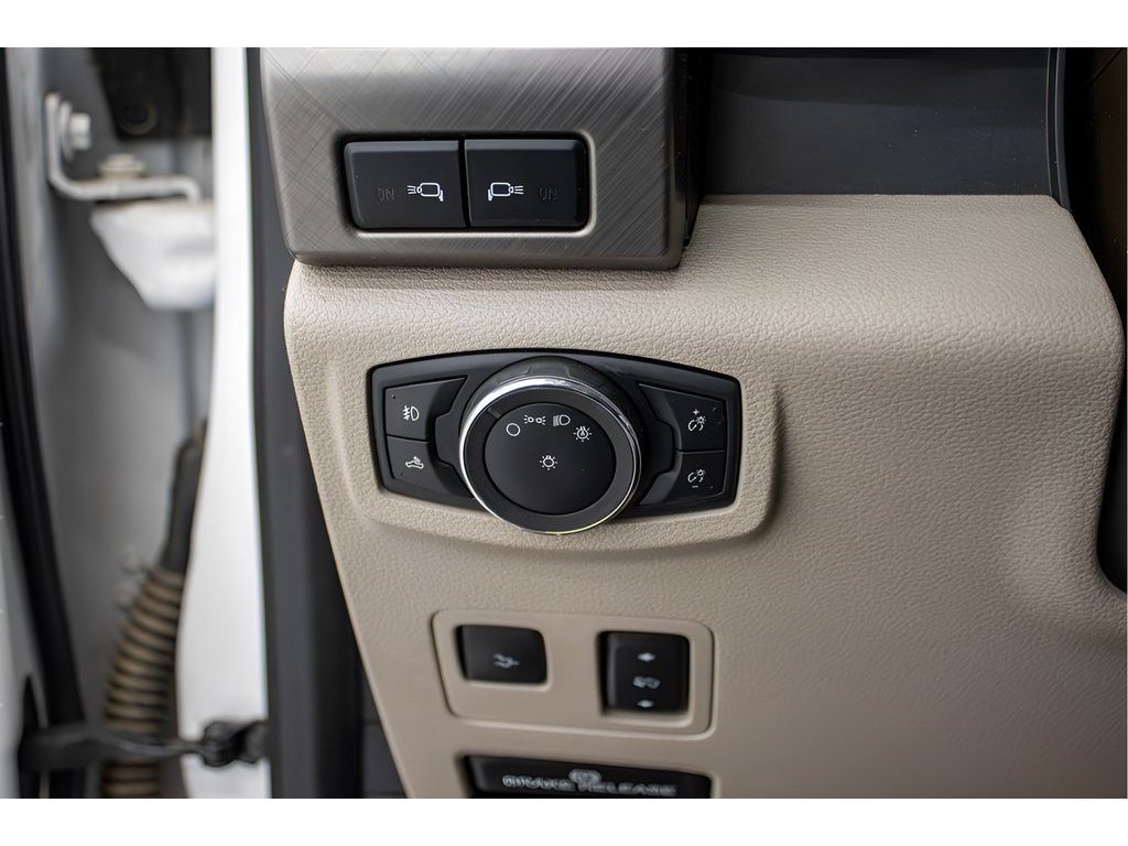 Used 2019 Ford F350 Limited AWD/4WD image 9
