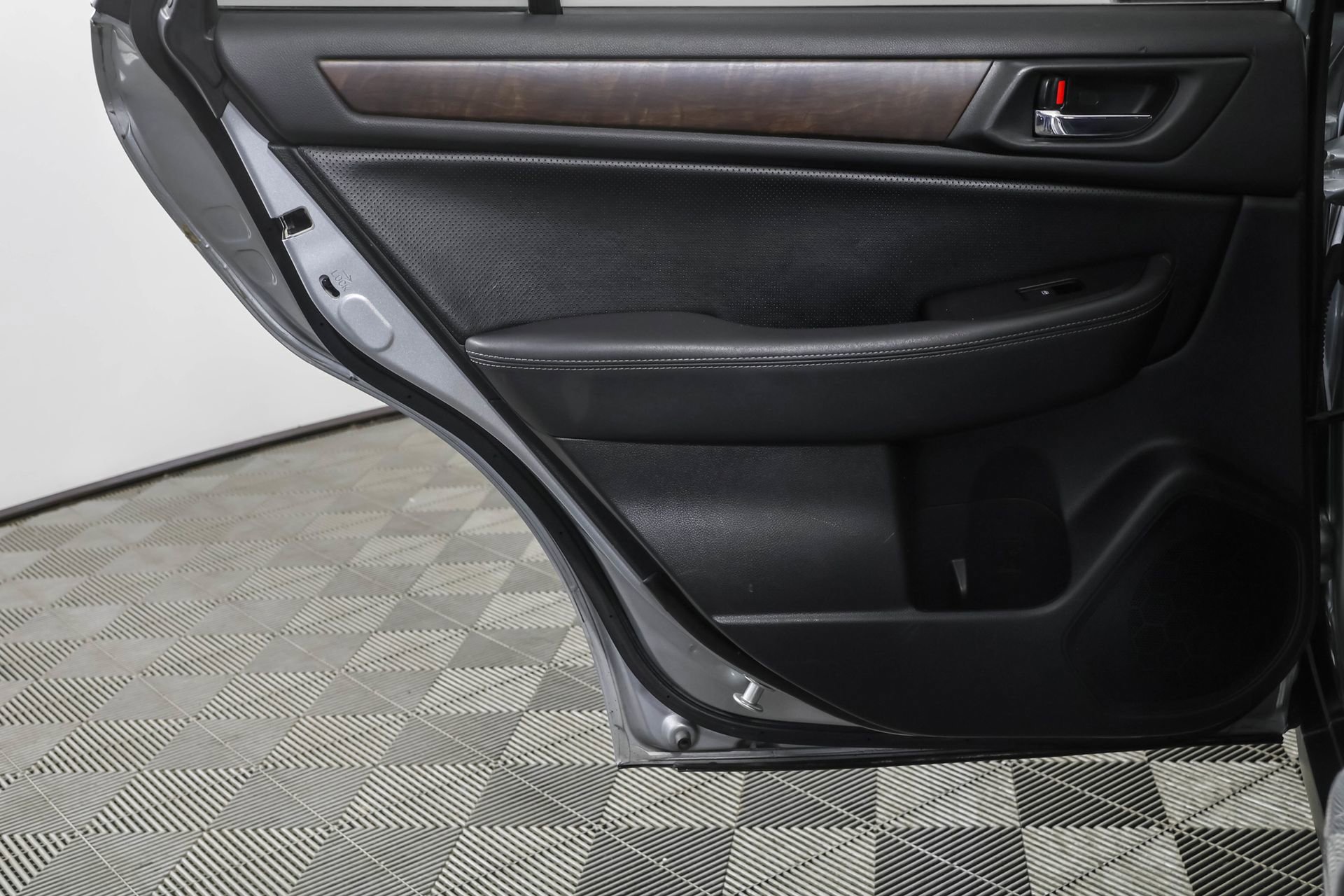 Used 2015 Subaru Outback 2.5i Limited AWD/4WD image 41