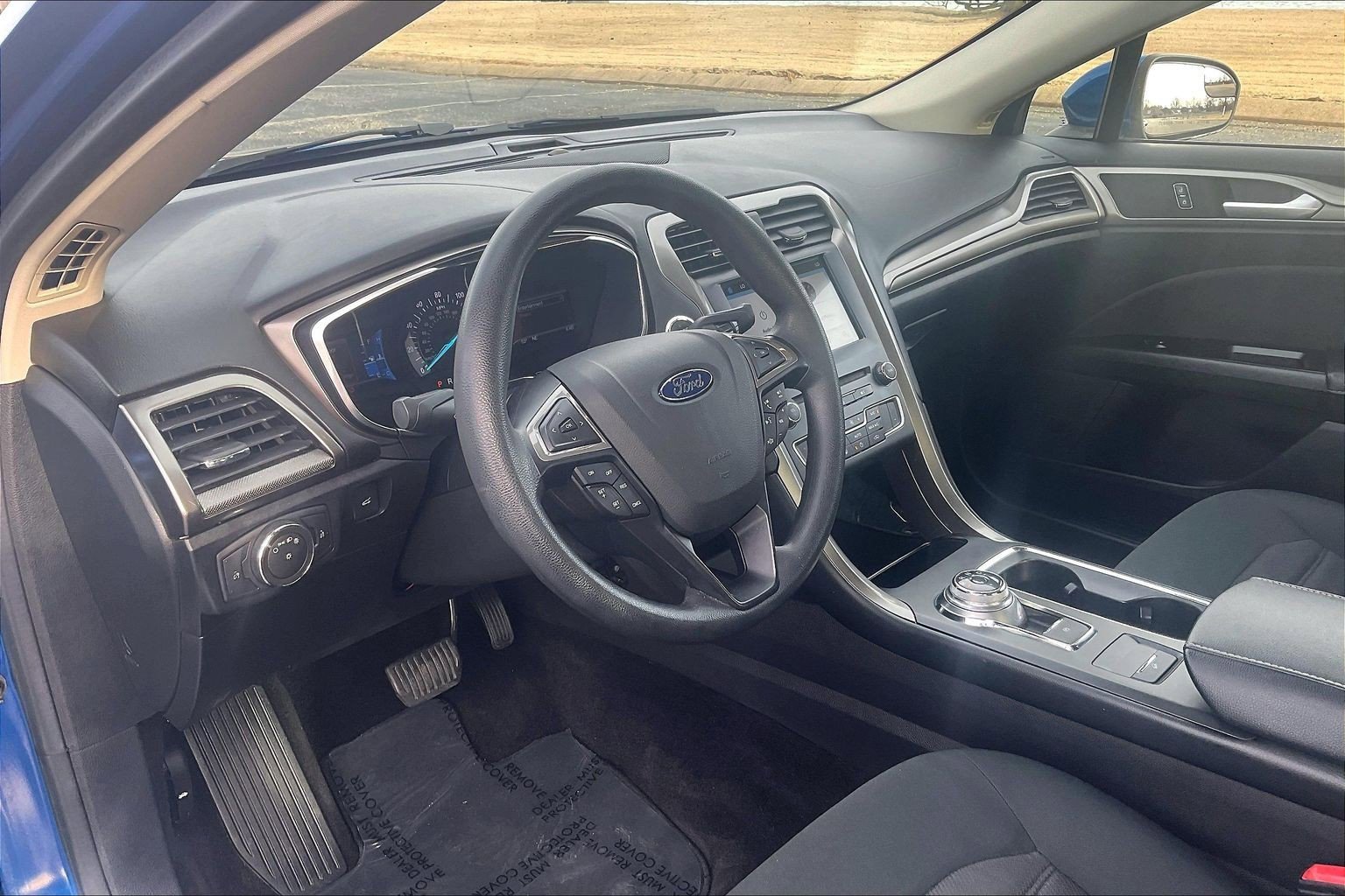 Used 2017 Ford Fusion SE w/ Fusion SE Technology Package image 14