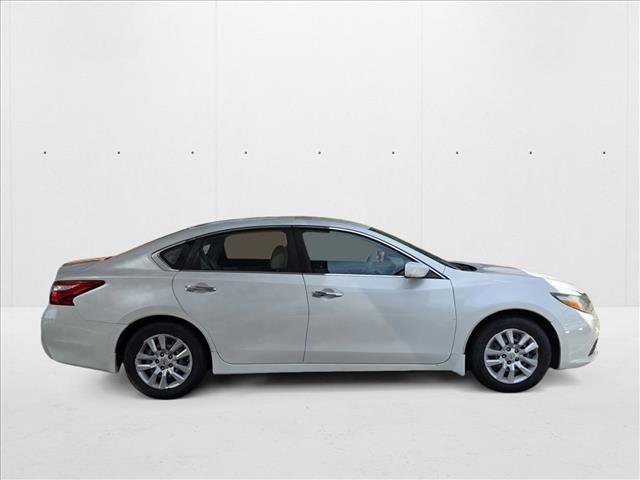 Used 2016 Nissan Altima 2.5 S w/ Power Driver Seat Package image 4