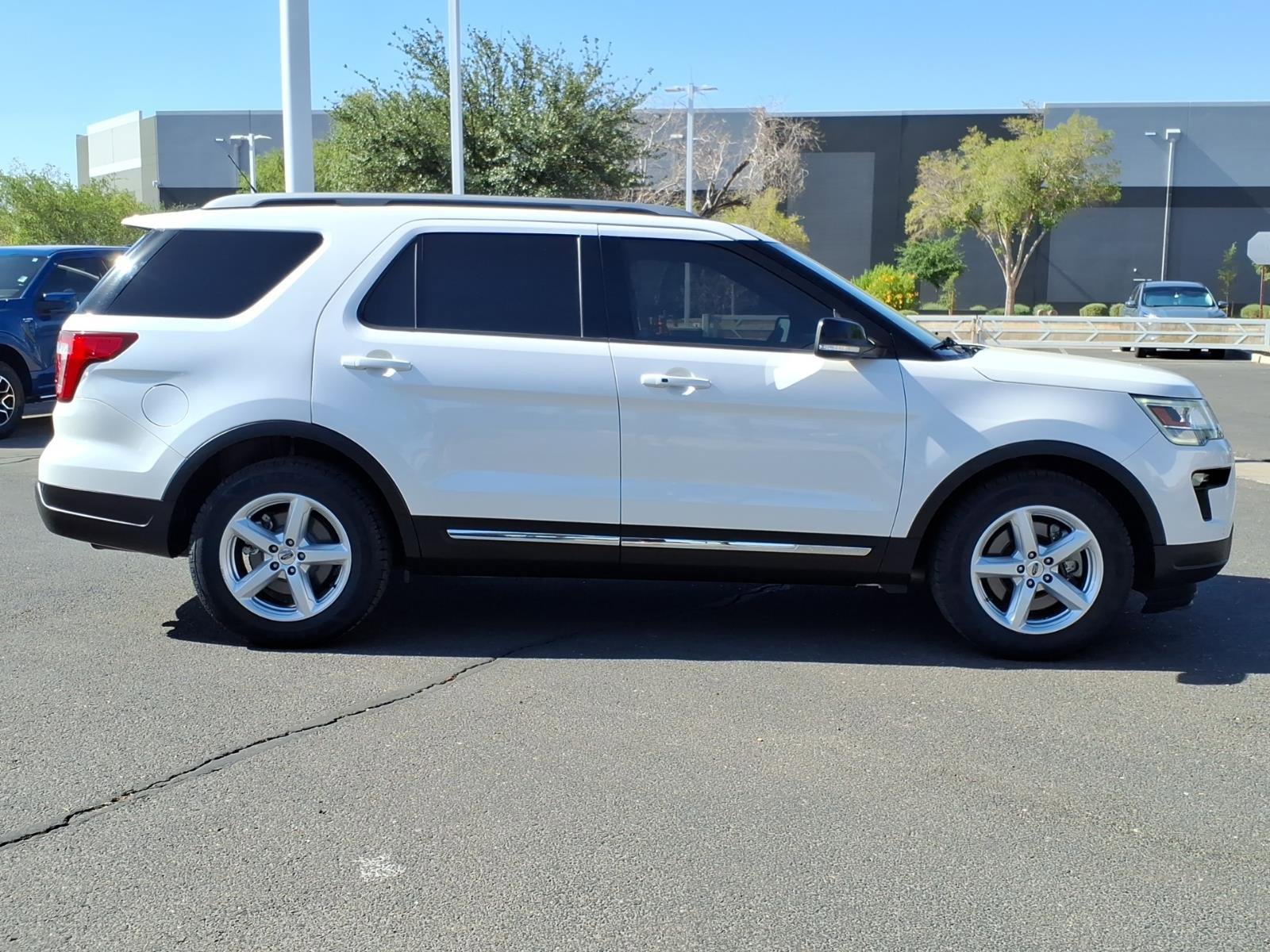 Used 2018 Ford Explorer XLT w/ Equipment Group 202A FWD image 6