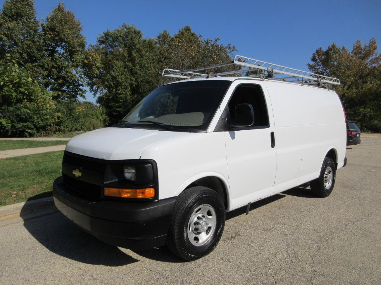Used 2017 Chevrolet Express 3500 RWD image 40