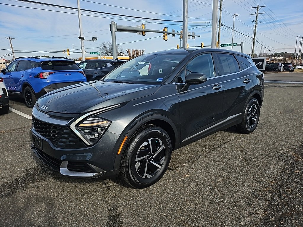 Used 2025 Kia Sportage LX image 2