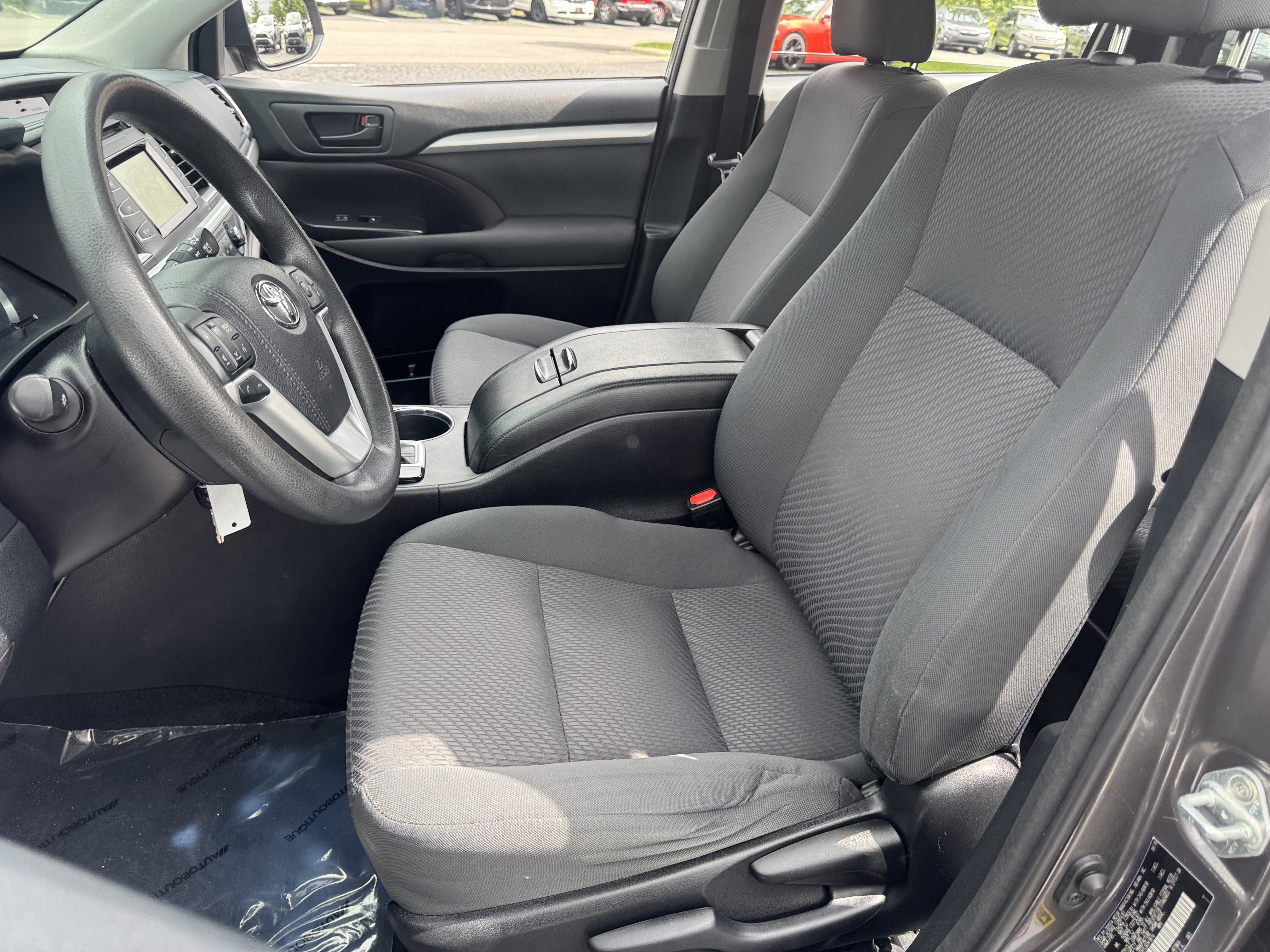 Used 2018 Toyota Highlander LE FWD image 9