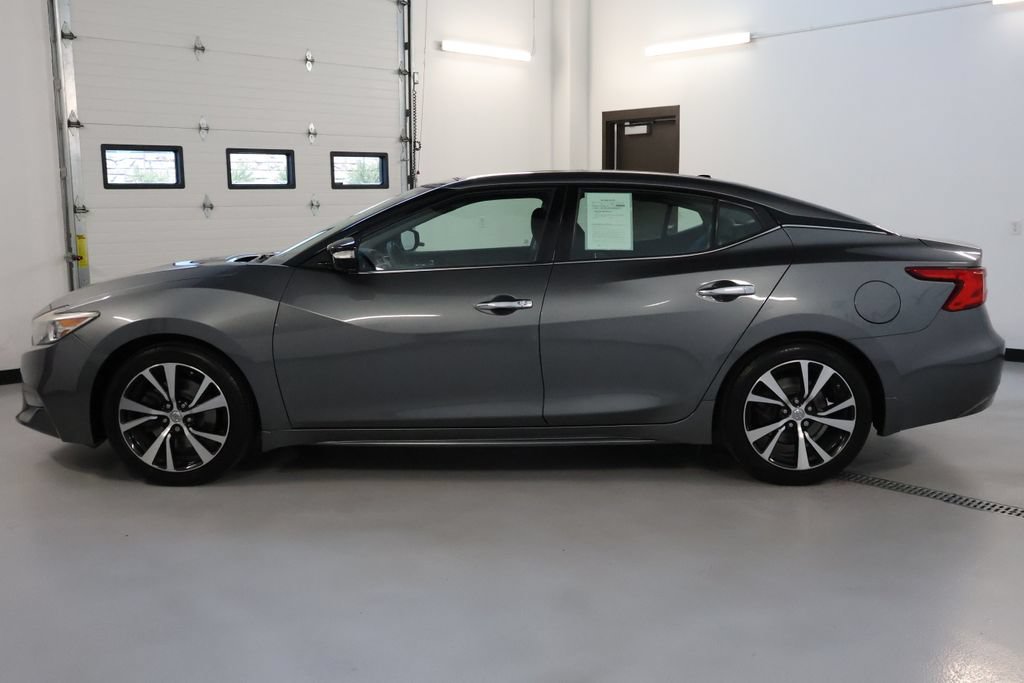 Used 2017 Nissan Maxima Platinum w/ Interior Lighting Package FWD image 4