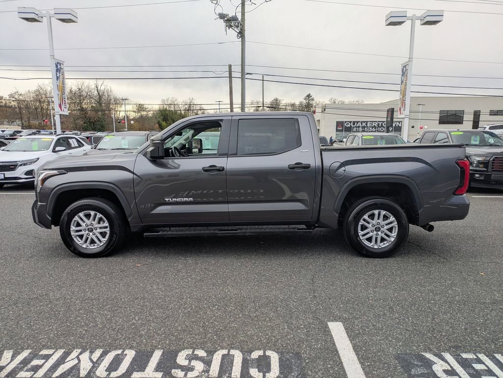 Used 2022 Toyota Tundra SR5 w/ SR5 Convenience Package image 4