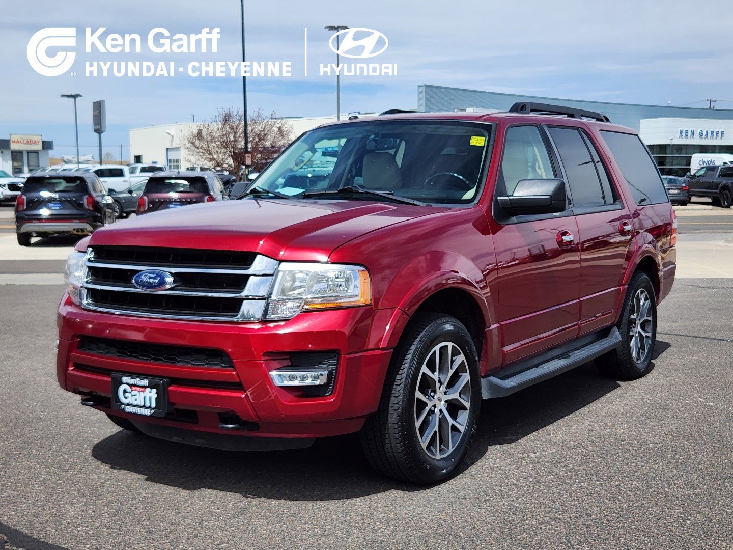 Used 2017 Ford Expedition XLT w/ Equipment Group 202A AWD/4WD image 1