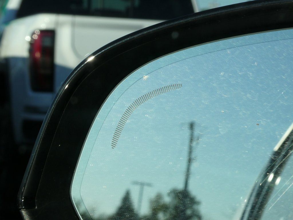 Used 2024 Volvo XC40 B5 Plus image 10