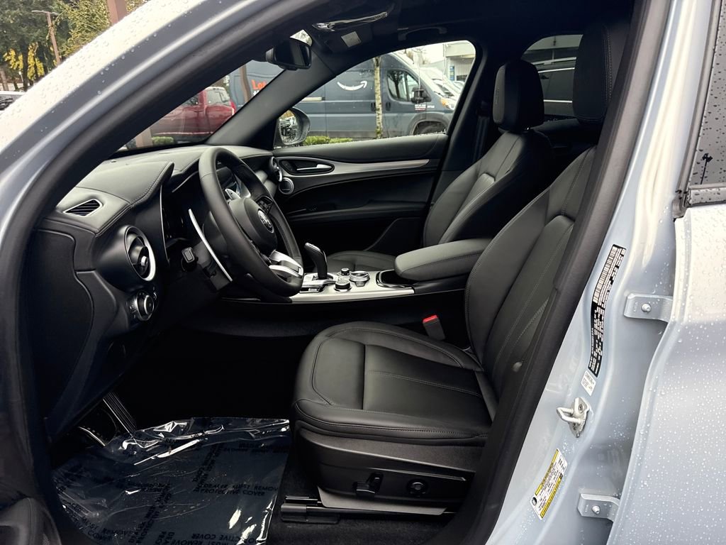 New 2025 Alfa Romeo Stelvio Sprint image 14
