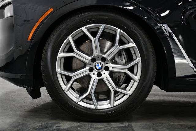 Used 2026 BMW X7 xDrive40i AWD/4WD image 3