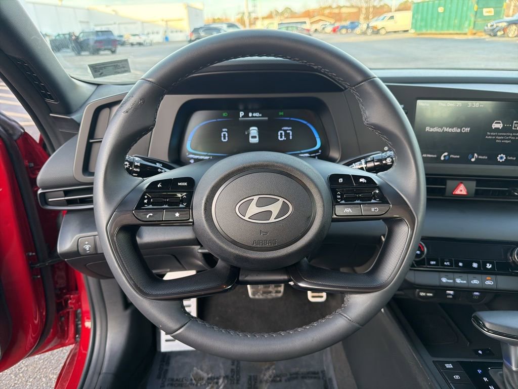 Used 2025 Hyundai Elantra Sport image 15