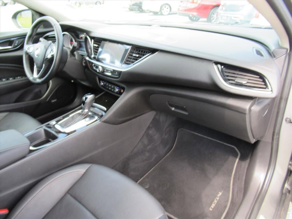 Used 2018 Buick Regal Essence w/ Driver Confidence Package #1 FWD image 11