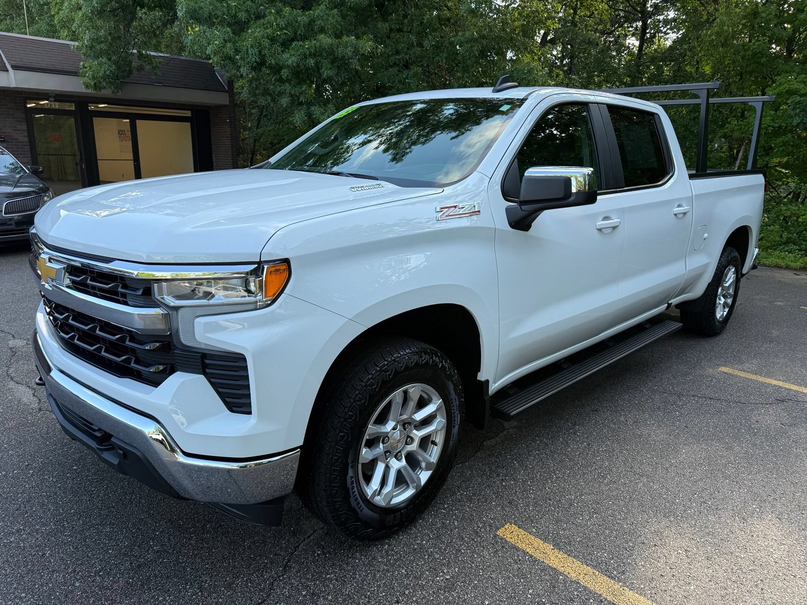 Used 2025 Chevrolet Silverado 1500 LT AWD/4WD image 4