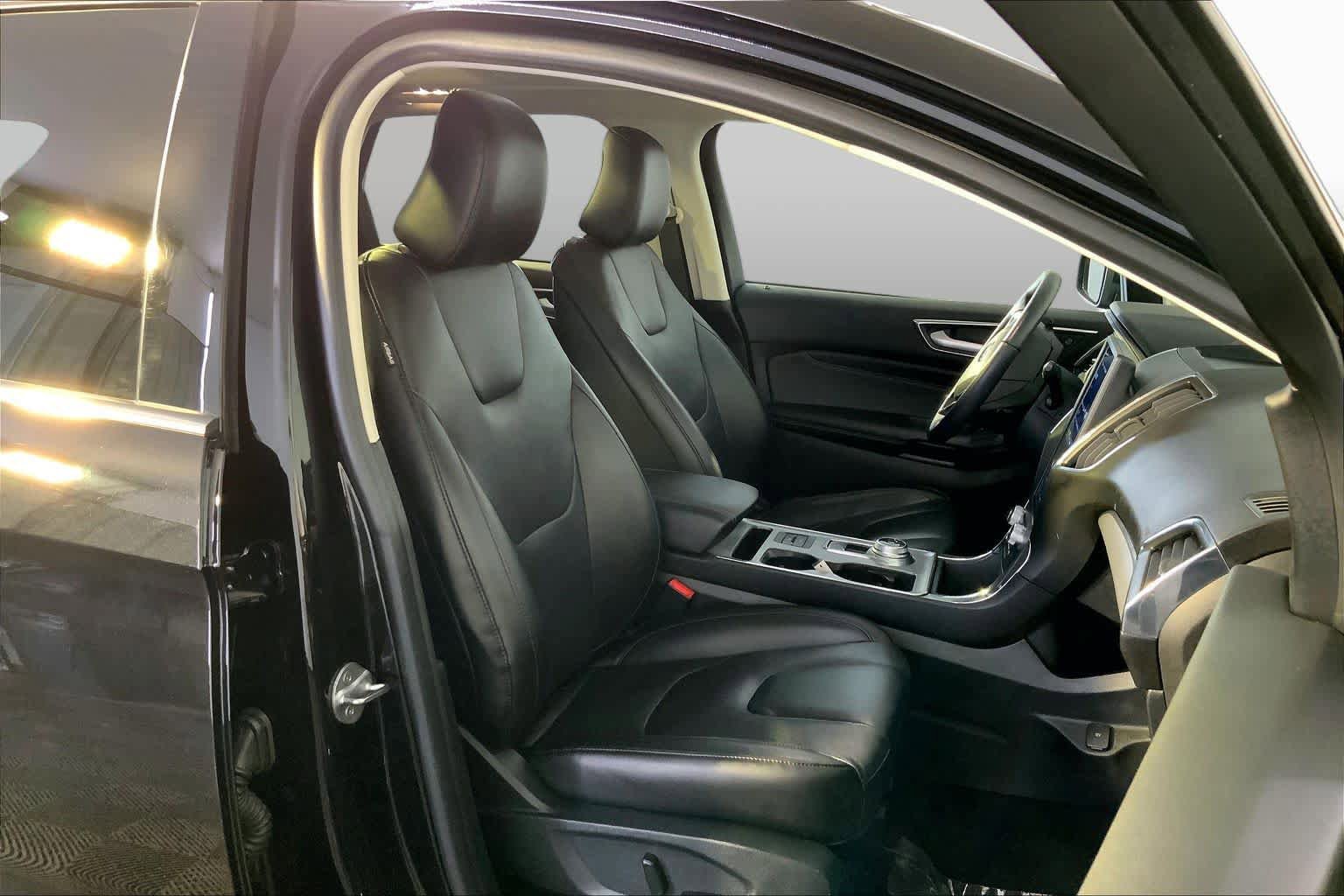 Used 2022 Ford Edge Titanium w/ Equipment Group 301A AWD/4WD image 8
