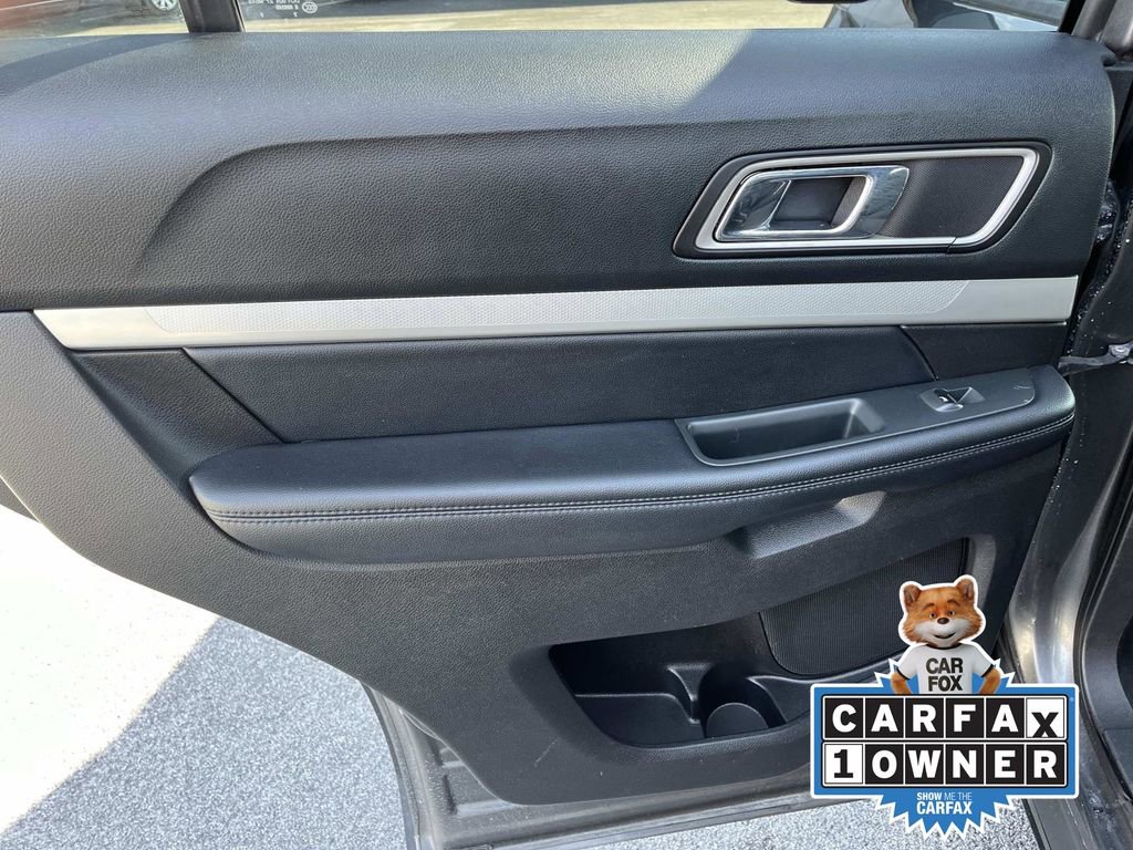 Used 2017 Ford Explorer XLT image 16