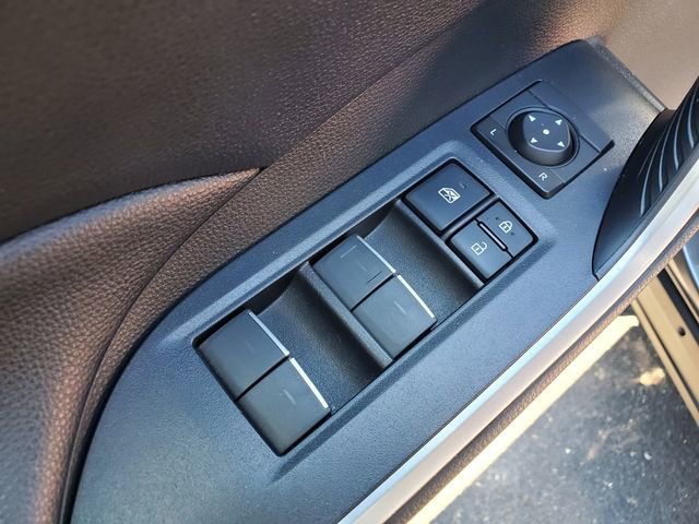 Used 2022 Toyota RAV4 SE image 17