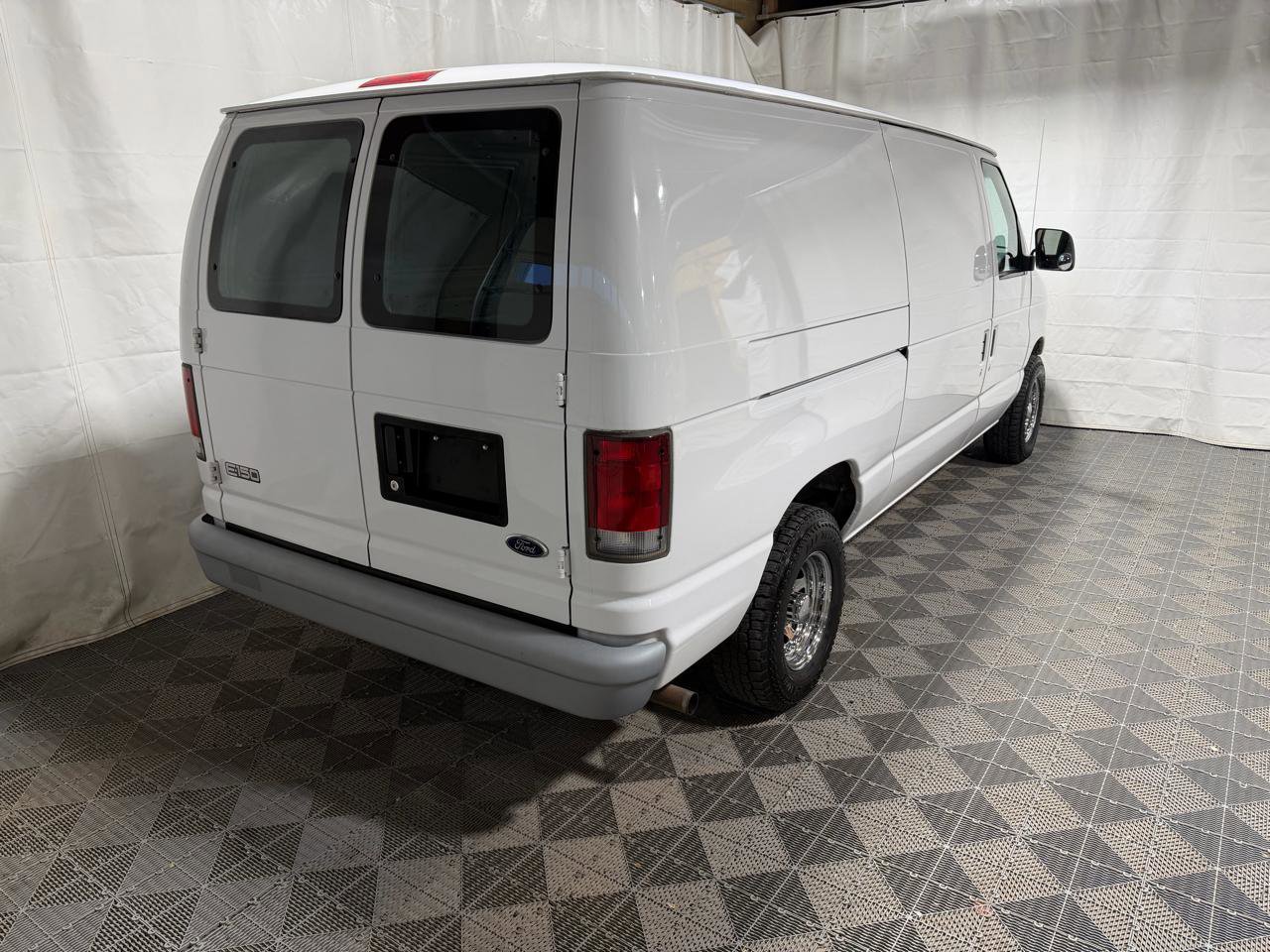 Used 1999 Ford E-150 and Econoline 150 RWD image 14