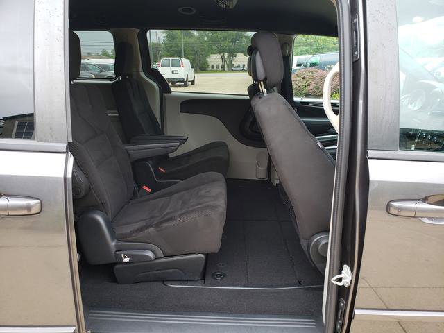 Used 2016 Dodge Grand Caravan SE image 16