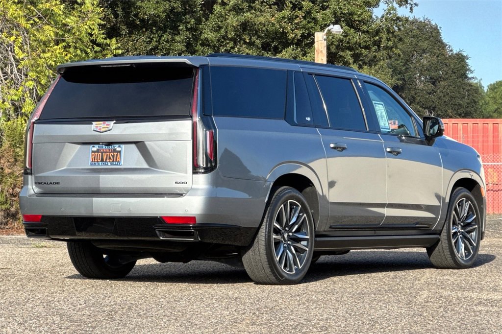 Used 2023 Cadillac Escalade ESV Sport Platinum image 4