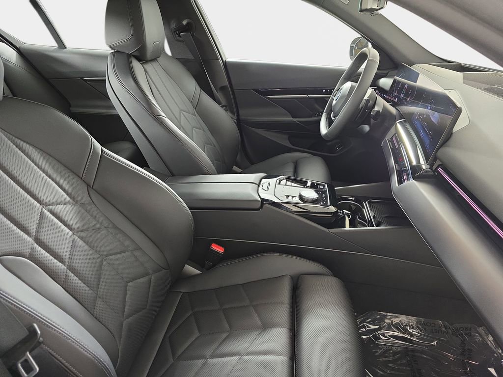 Used 2025 BMW 530i xDrive w/ Premium Package image 11