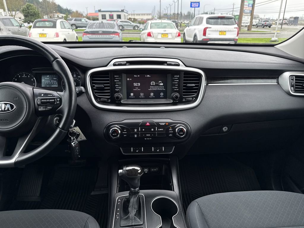Used 2017 Kia Sorento LX w/ LX Convenience Package image 27