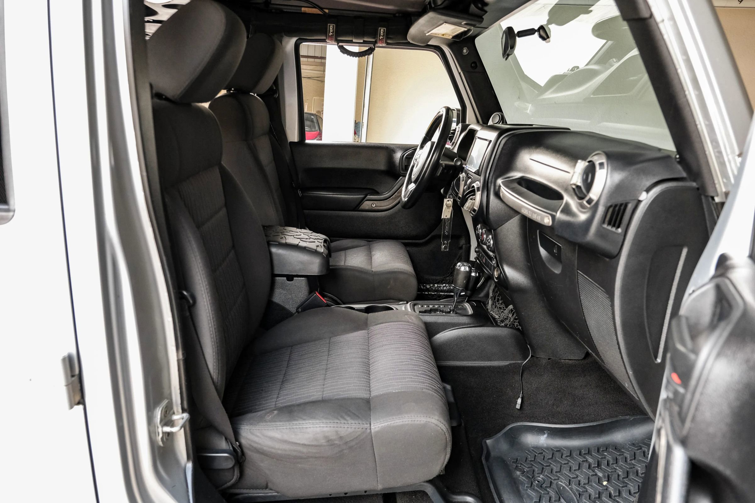Used 2011 Jeep Wrangler Unlimited Sport image 27