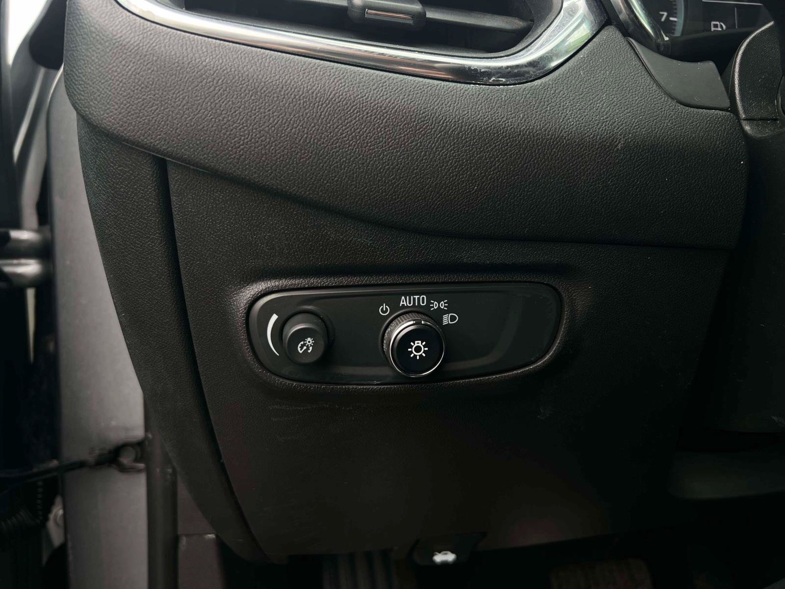 Used 2024 Chevrolet Equinox LS FWD image 19