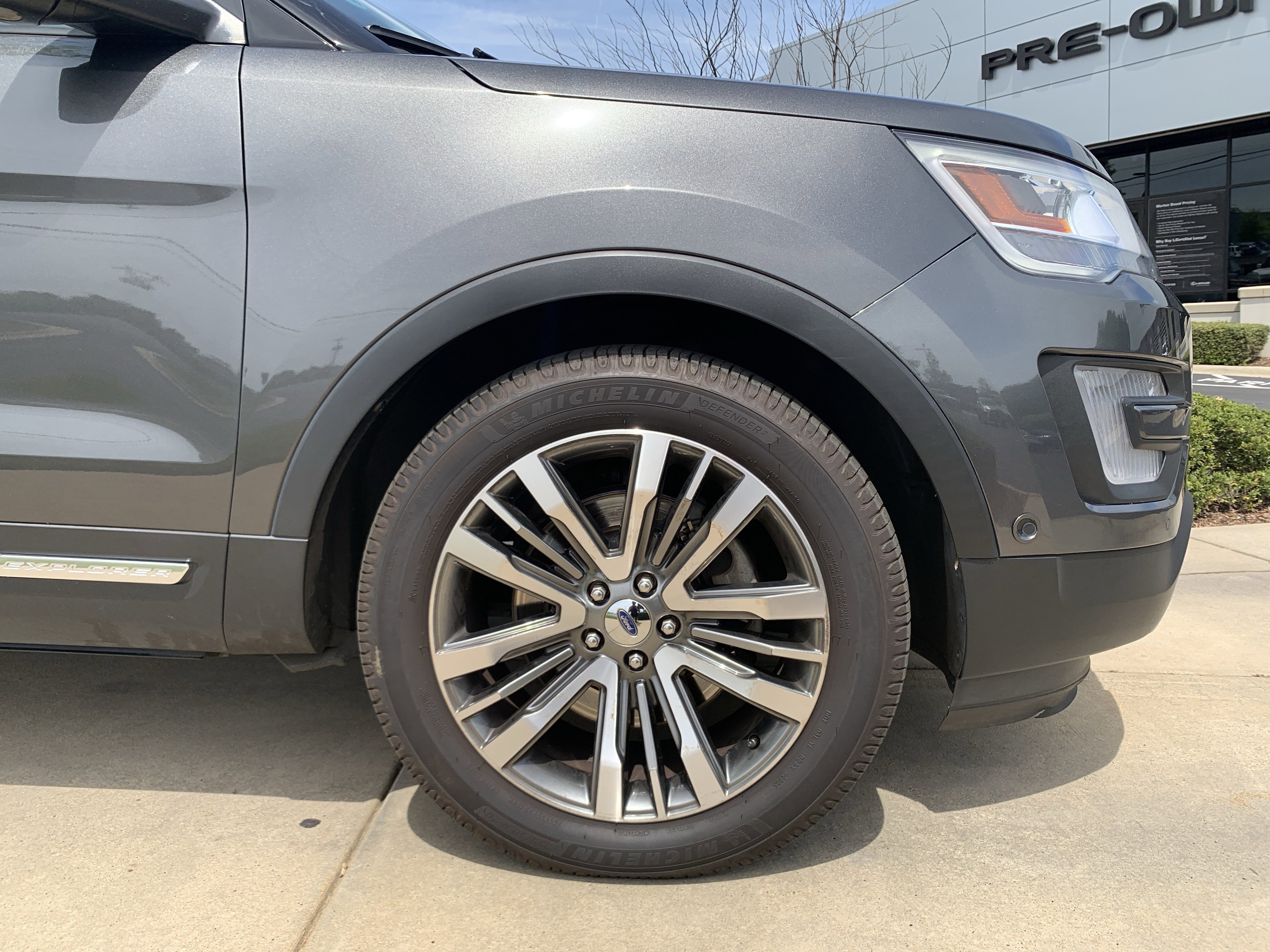 Used 2017 Ford Explorer Platinum image 13