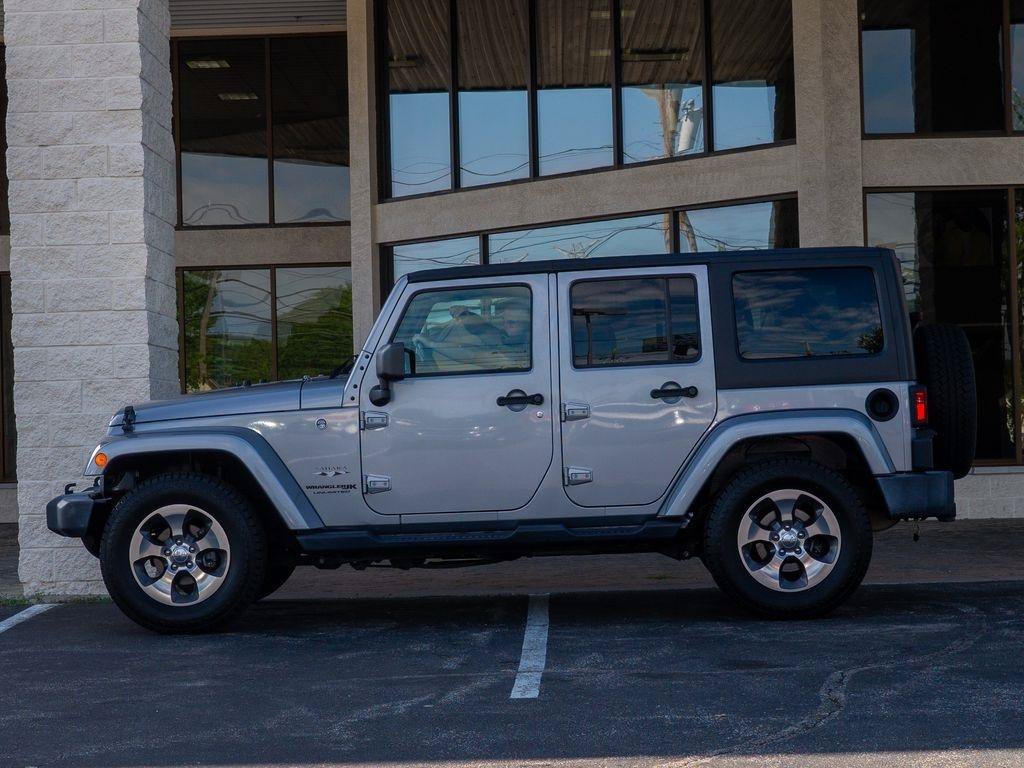 Used 2018 Jeep Wrangler Unlimited Sahara AWD/4WD image 5