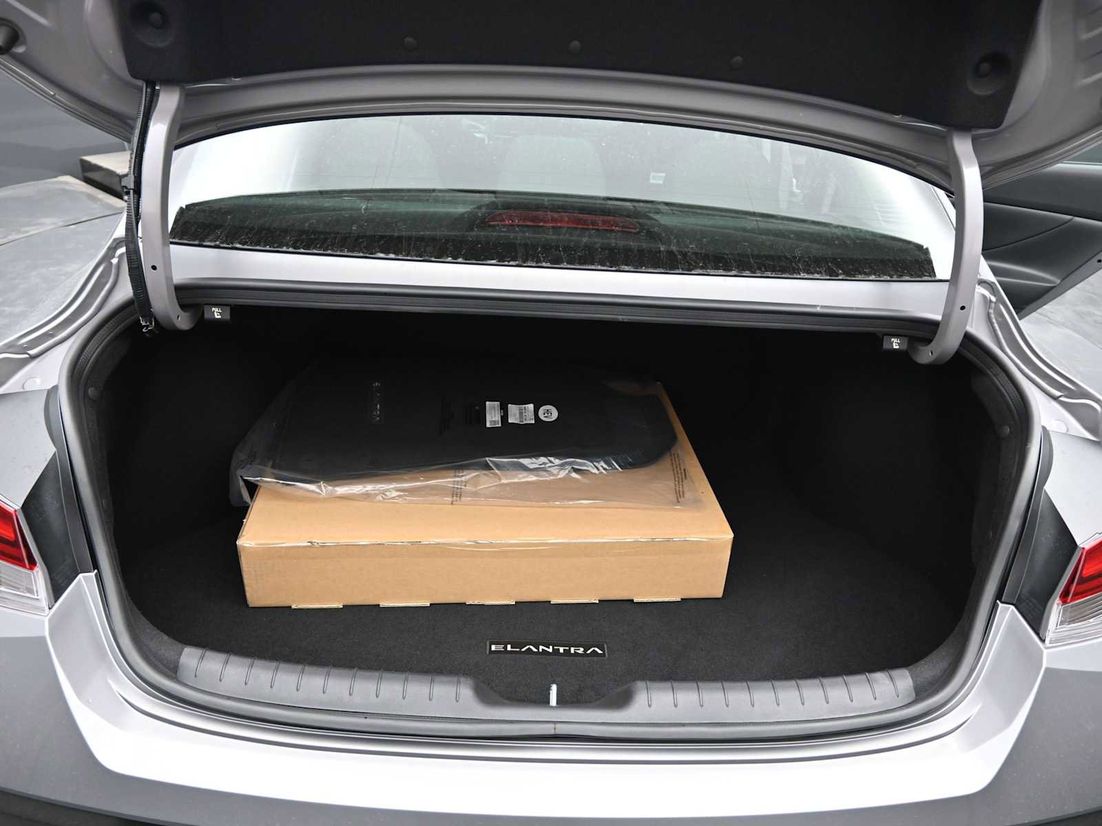 New 2026 Hyundai Elantra Blue image 13