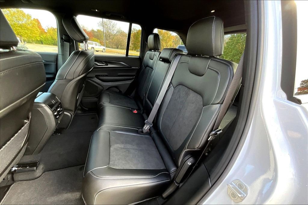 New 2025 Jeep Grand Cherokee 4WD image 10