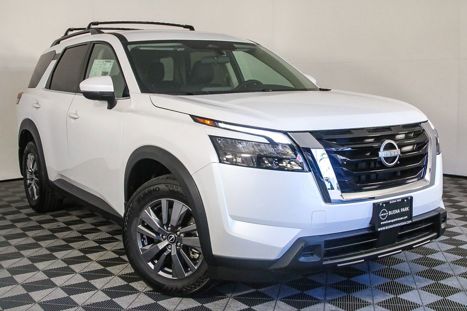 Certified 2025 Nissan Pathfinder SV image 1