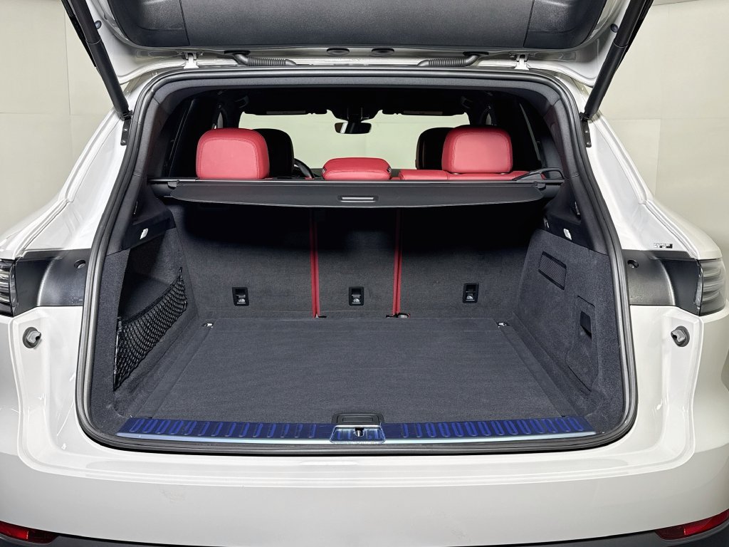 Certified 2023 Porsche Cayenne AWD/4WD image 28