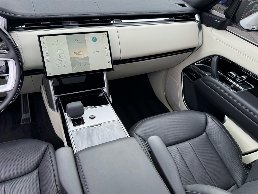 Used 2024 Land Rover Range Rover Long Wheelbase SE image 43