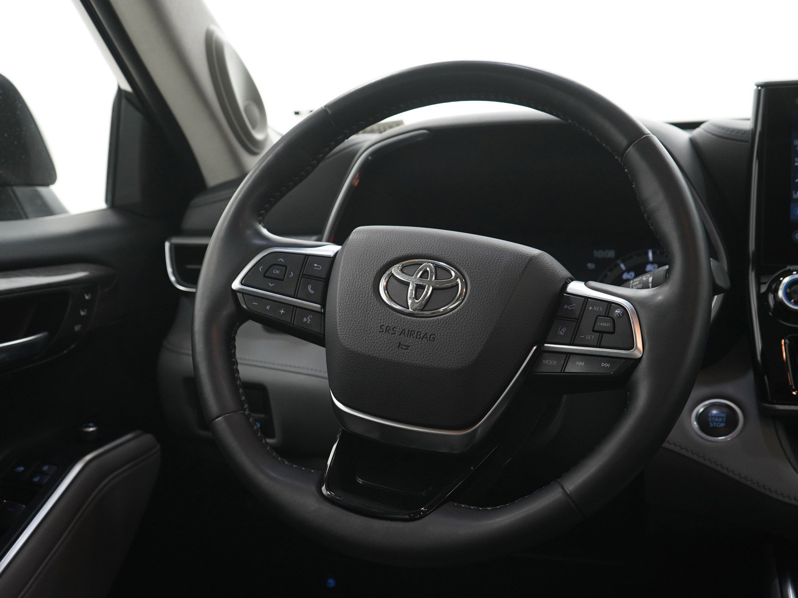 Used 2021 Toyota Highlander Platinum AWD/4WD image 16
