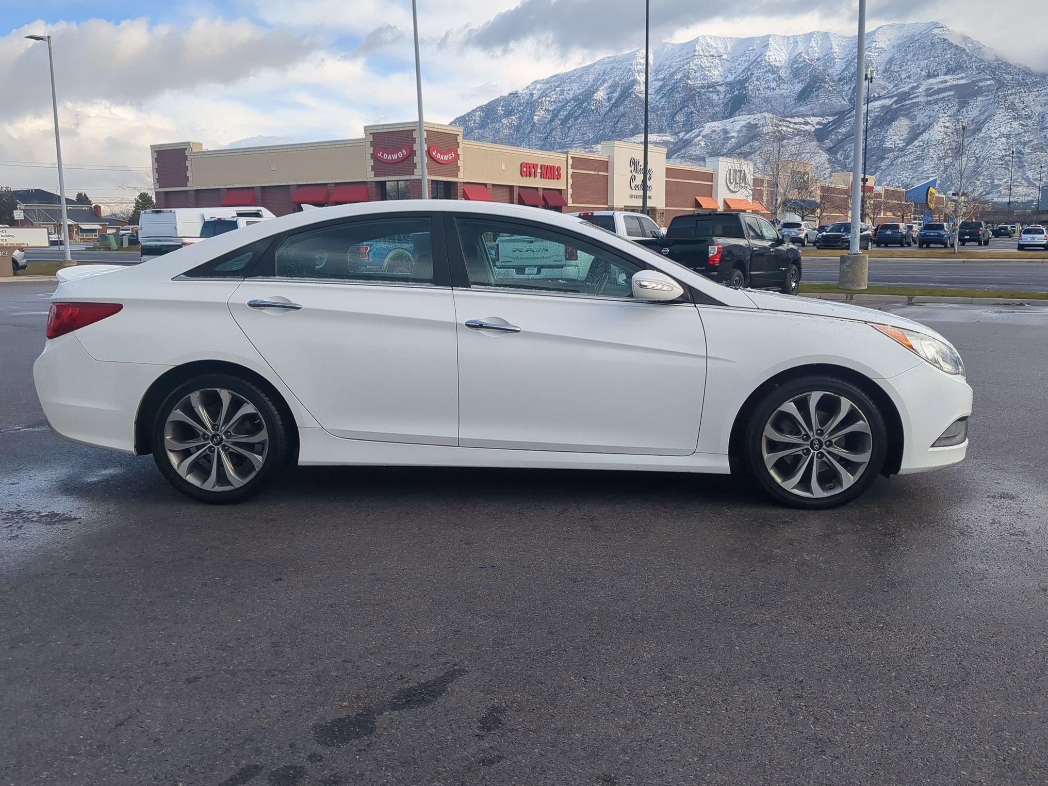Used 2014 Hyundai Sonata SE image 2