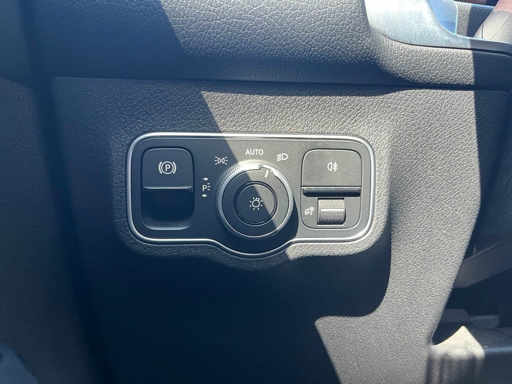 Used 2024 Mercedes-Benz EQB 250+ image 30