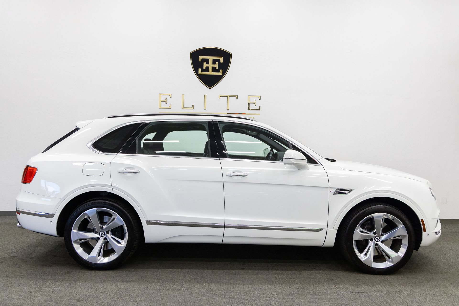 Used 2018 Bentley Bentayga AWD/4WD image 10