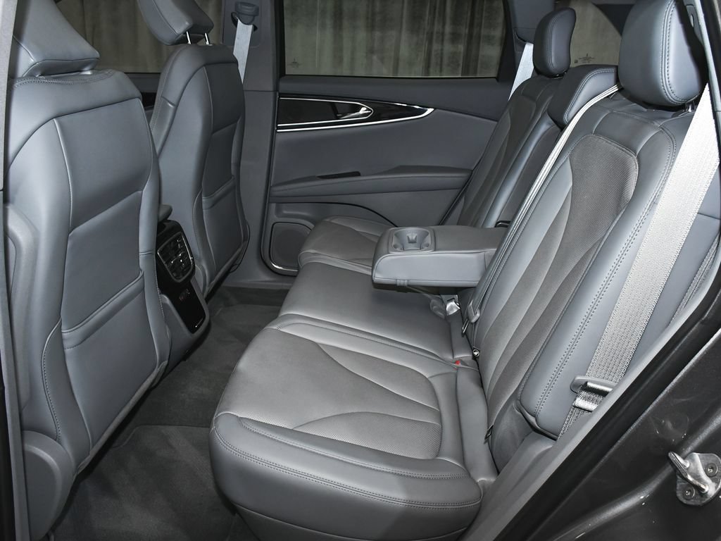 Used 2022 Lincoln Nautilus Reserve w/ Cargo Utility Package AWD/4WD image 45