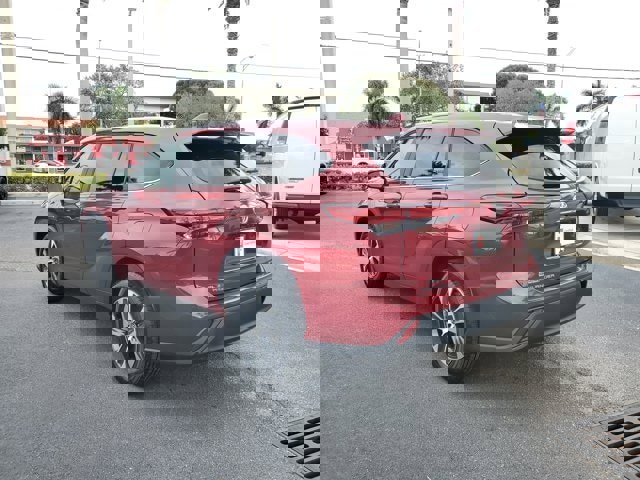 Used 2023 Toyota Highlander XLE image 3