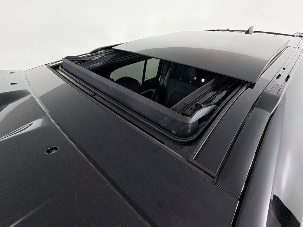 New 2026 Land Rover Defender 110 X-Dynamic SE AWD/4WD image 23