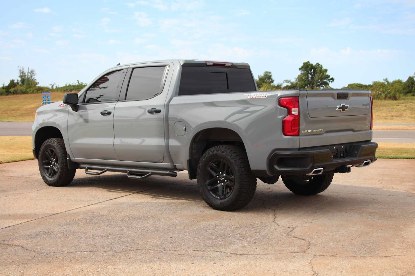 Used 2024 Chevrolet Silverado 1500 LT Trail Boss w/ Convenience Package II AWD/4WD image 9