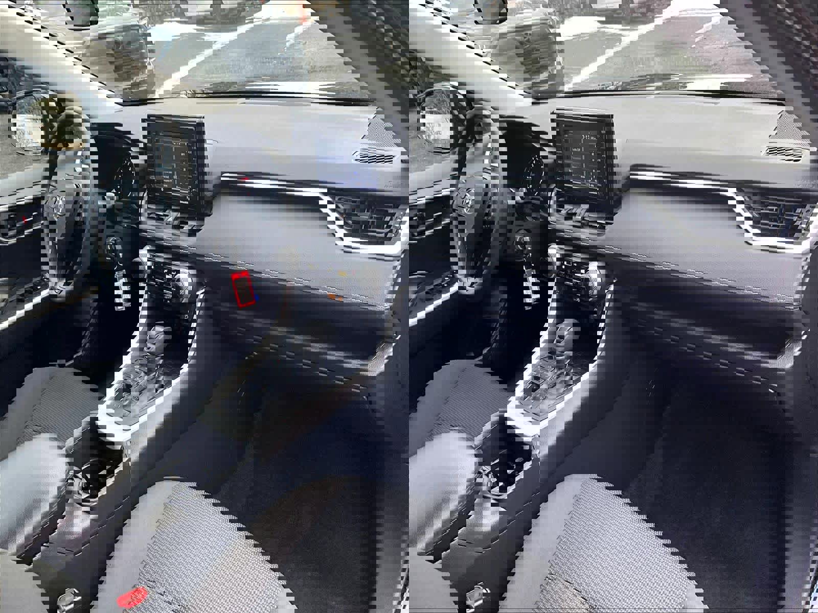 Used 2022 Toyota RAV4 LE image 14