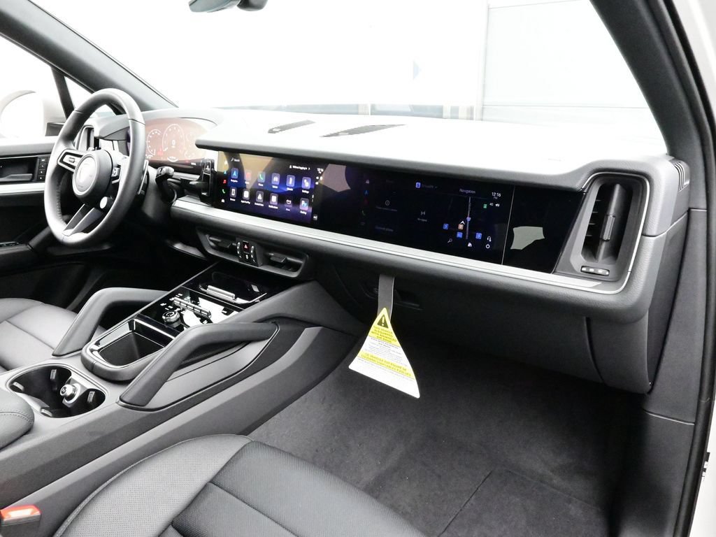 Certified 2026 Porsche Cayenne AWD/4WD image 18