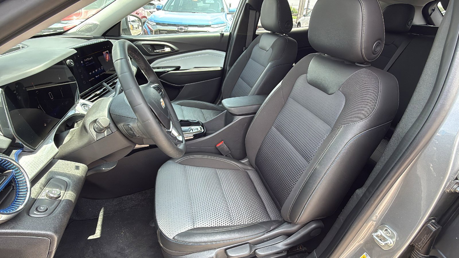 Used 2024 Chevrolet Trax LT w/ Driver Confidence Package FWD image 13